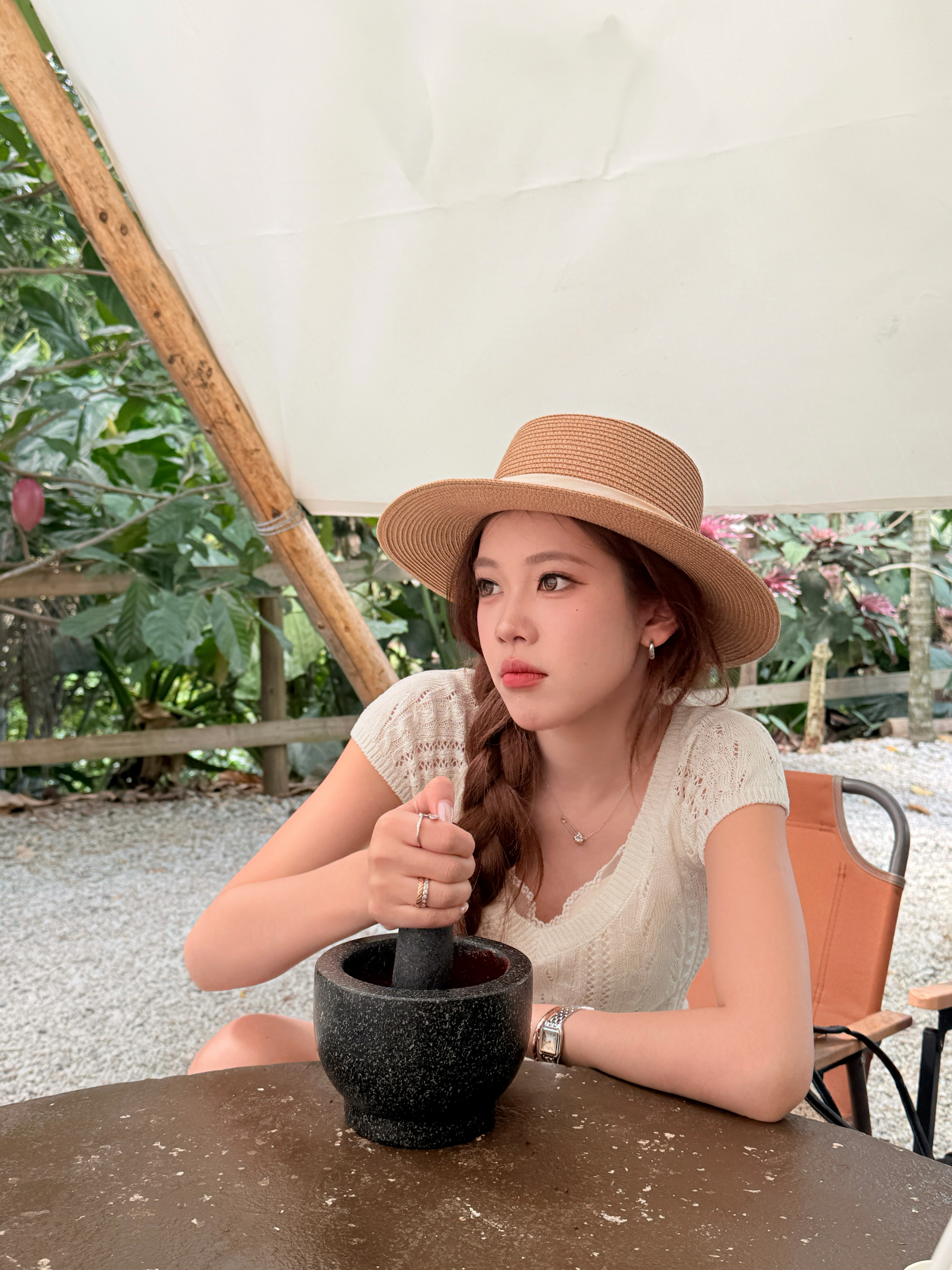 没有感情的巧克力制作女工万宁·Treeco可可种植园