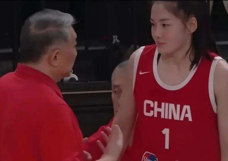 后卫线状态低迷，球迷呼吁女篮老将回归当下中国女篮后卫群整体发挥疲软，赛场梳