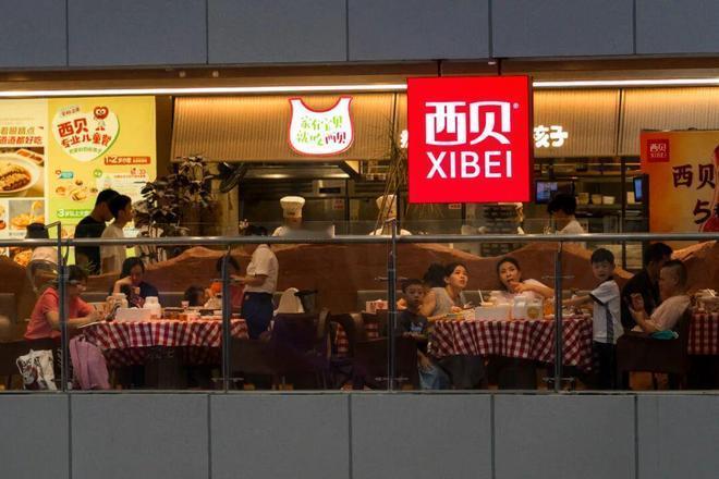 【西贝近日获得新一轮融资贾国龙称将回归一线不再打造个人IP】据媒体报道，西贝餐