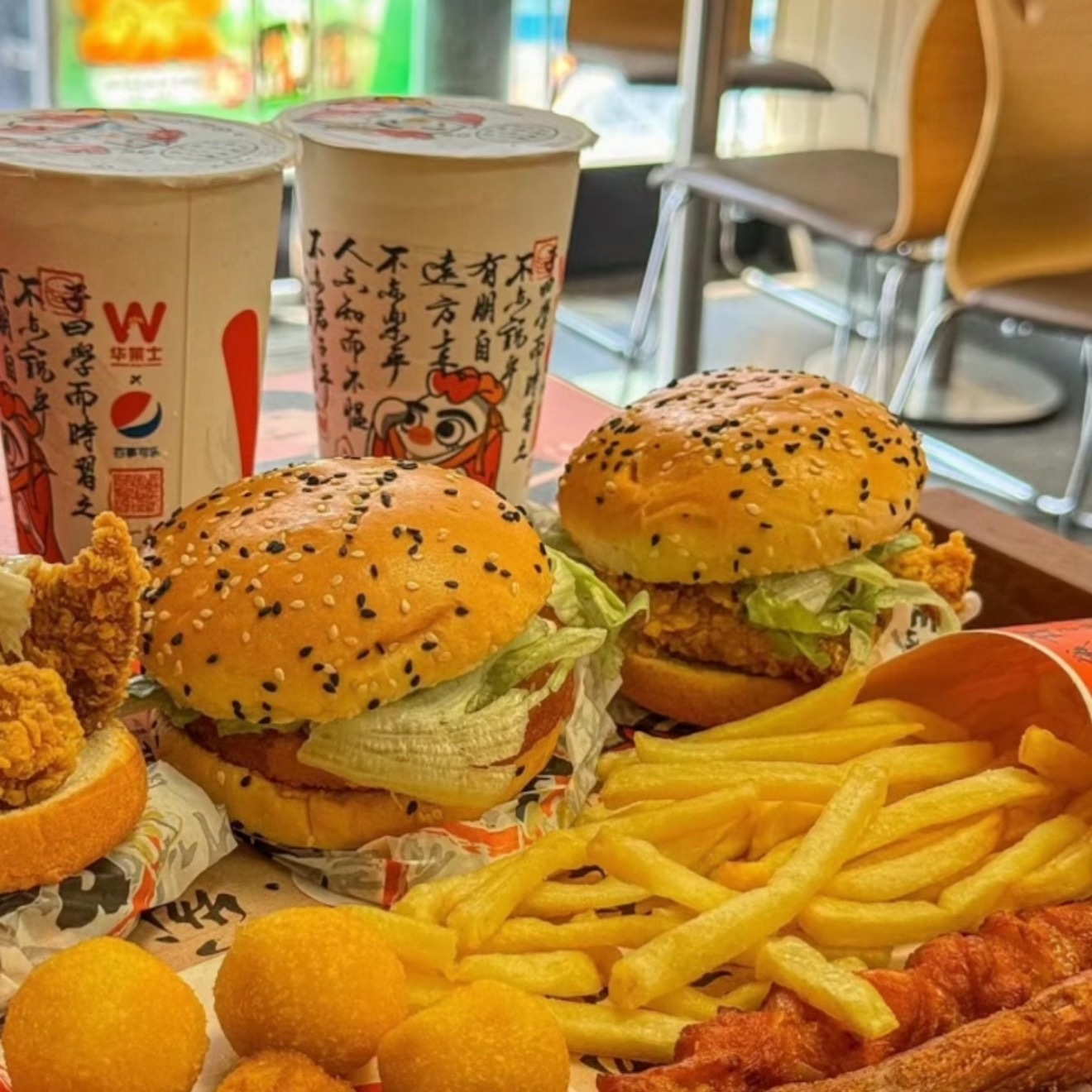 华莱士正式宣布退市，资本退了，喷射不灭，股市摘牌，汉堡照卖。简单说：退市≠倒闭，