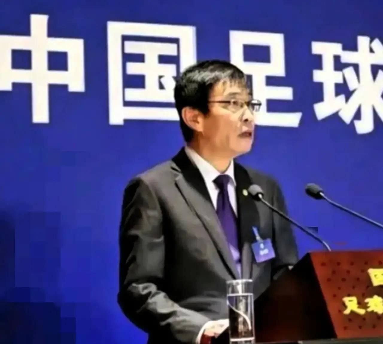 这下子国足傻眼了！足协更是傻眼了！起因都是苏超惹的祸。想想几十年来，不论国是的