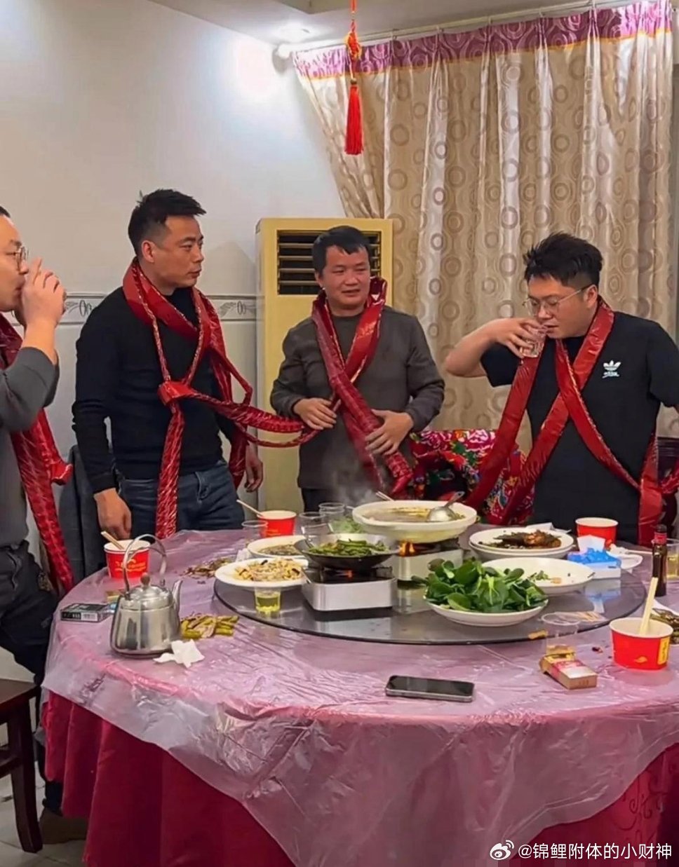 这哪是在喝酒，这简直就是在玩命啊！这样的朋友不交也罢……