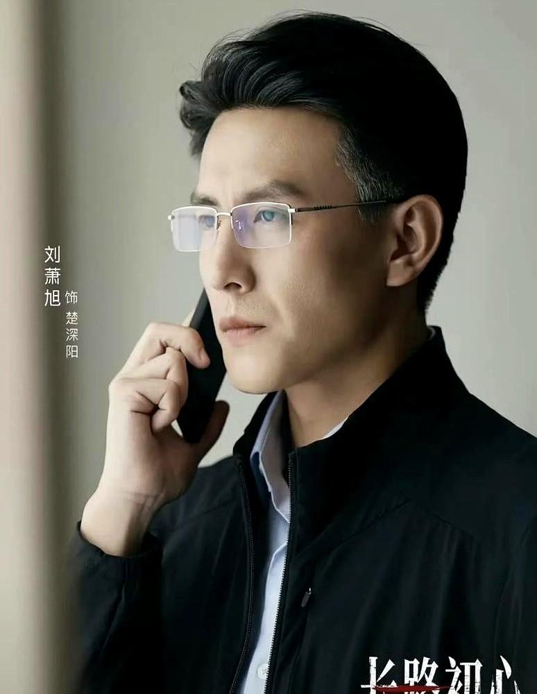 聊聊刘萧旭，最近老有人夸他“不忘本”，守着短剧赛道。大哥，人家火靠的是这个吗
