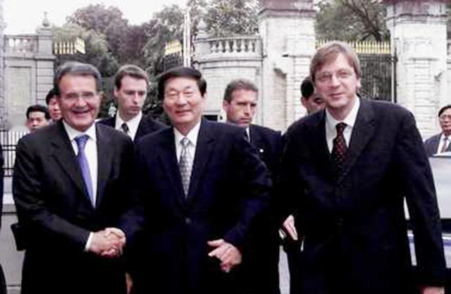 朱镕基总理出访欧洲六国2000年，正值世纪交替的关键节点，全球格局和经贸合作都