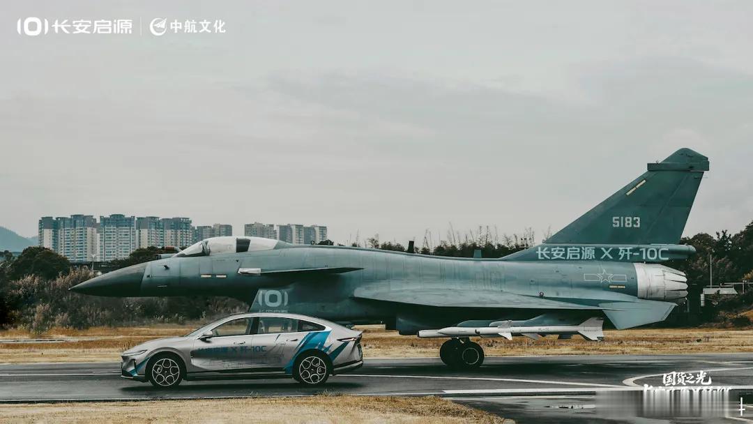 2025重庆车展迎来了一位重磅开幕嘉宾——歼10-C亮相重庆车展严格来说这是