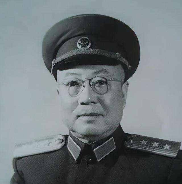 开国上将郭天民素来以治军严苛、体恤基层官兵闻名，一次野外驻防巡查，发现基层团长安