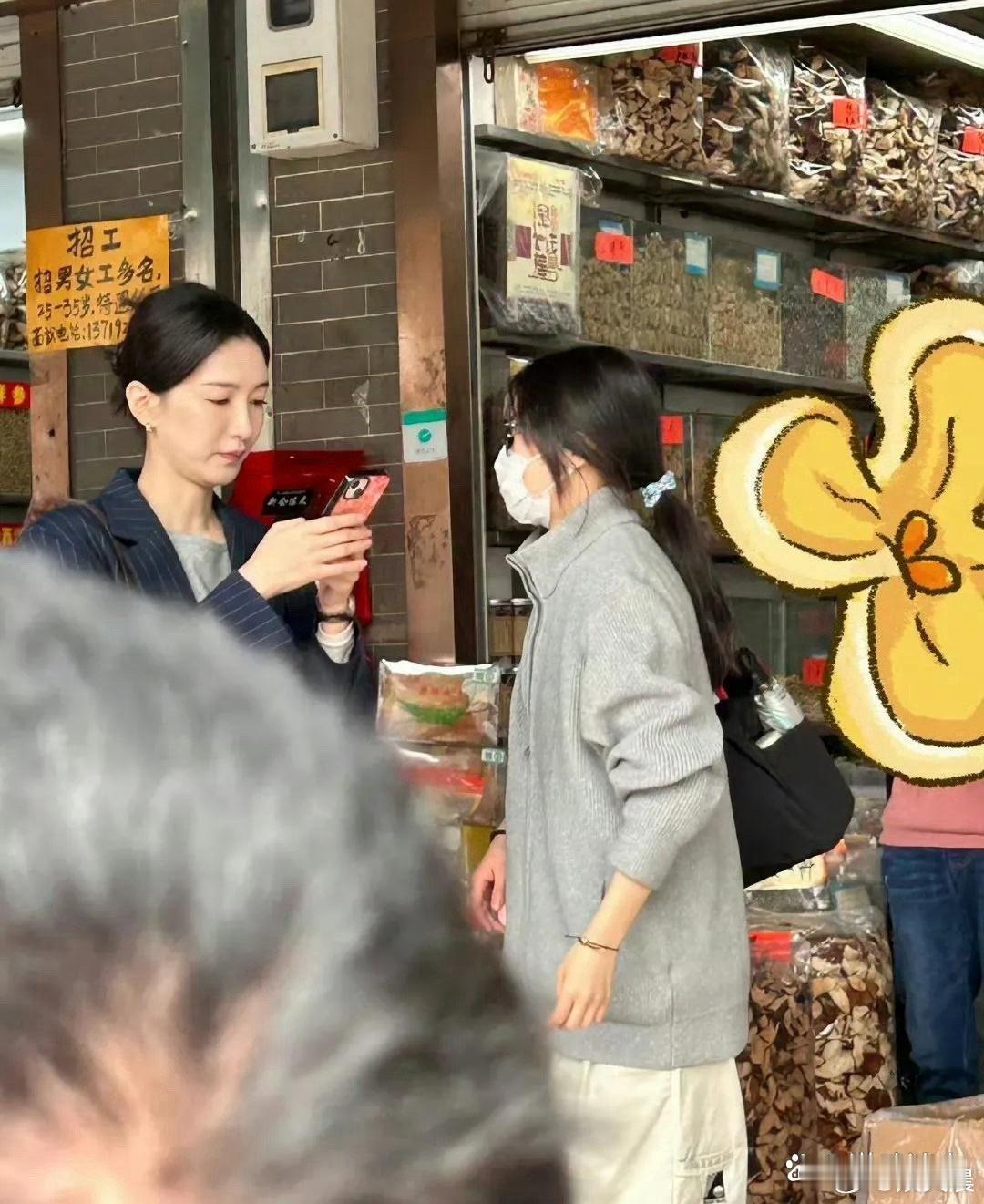 江疏影的日常生图里，多了几分温柔的岁月痕迹，褪去精致滤镜，反而更显真实耐看。