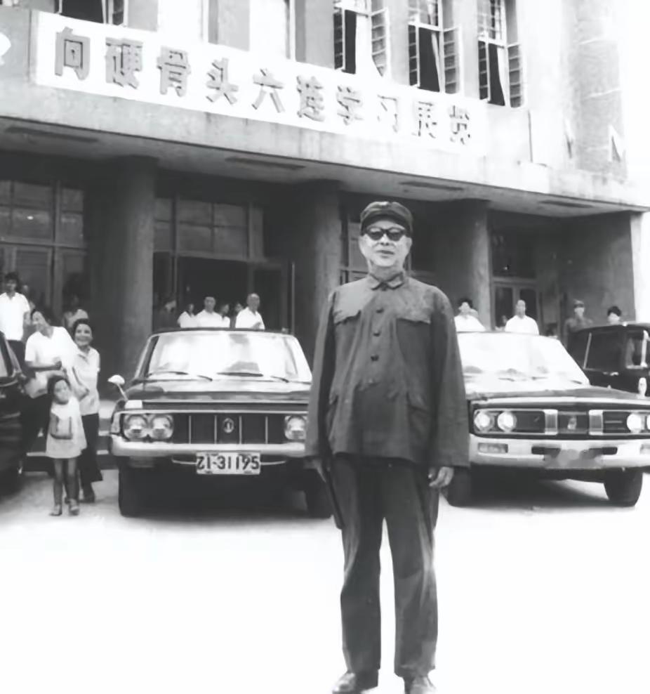 1975年，南京军区政委廖汉生中将刚刚上任，就发现了一个重要情况，他看到：“每次