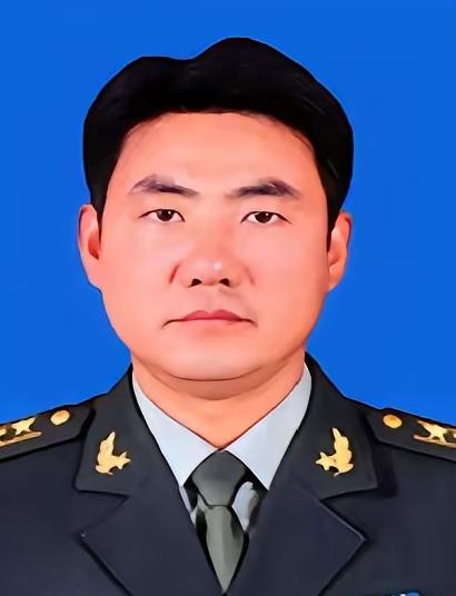 全军上下都憋着一股劲儿，咬牙切齿地喊：“踏平朱日和，活捉满广志！”这话听着狠，