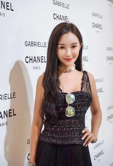一觉睡醒，冯绍峰又摊上事了！他的前女友孙心娅自爆，在和冯绍峰交往期间，对