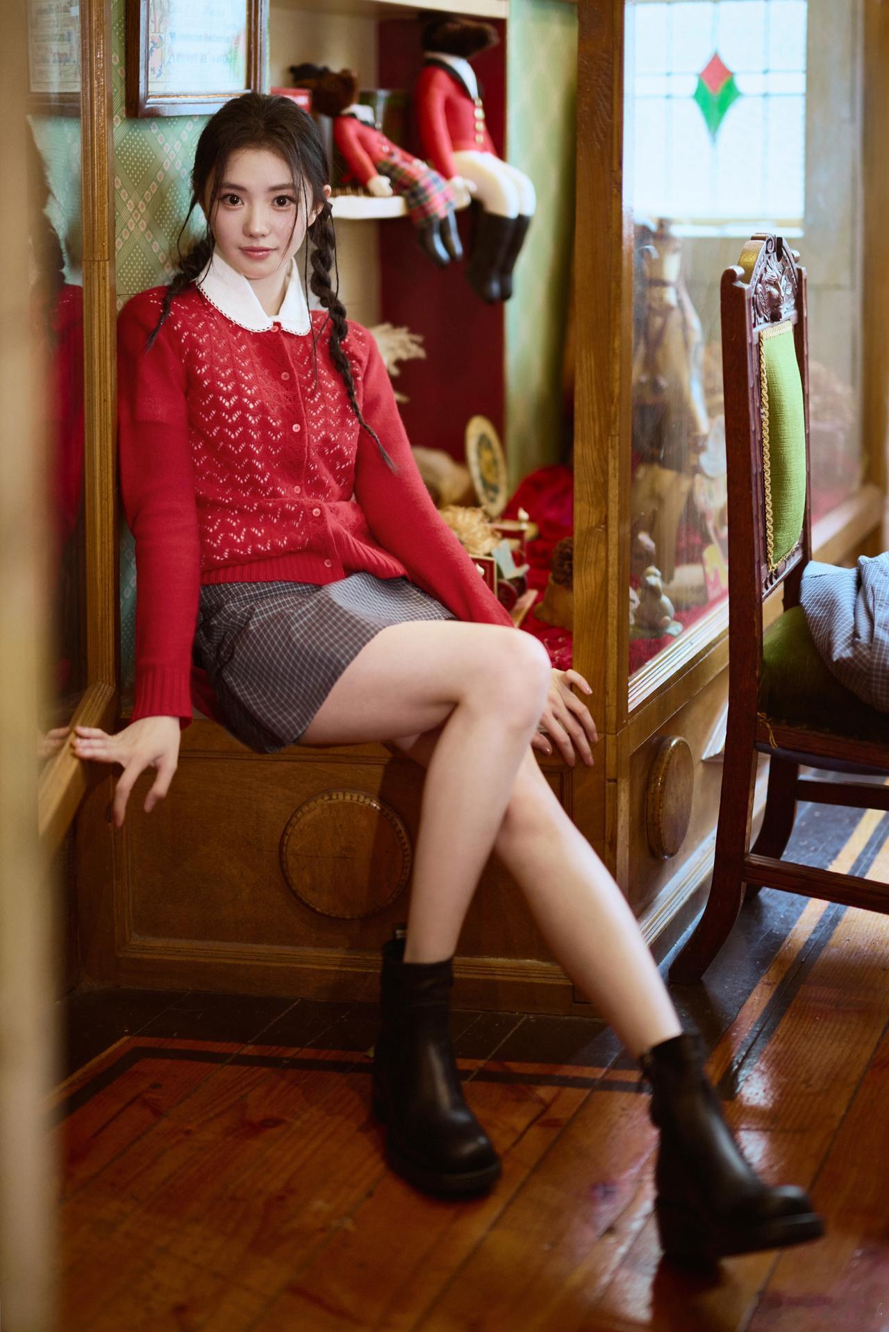 刘浩存画报：双马尾的元气美少女！