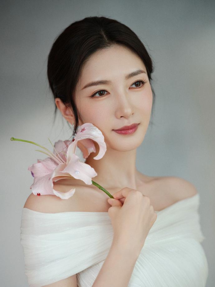 春日里的百合和江疏影