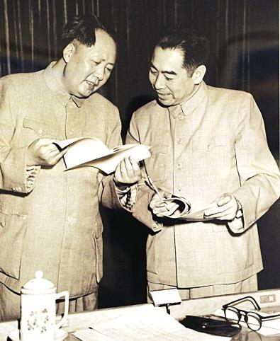 关于周总理，有个奇怪的现象，就是他从来都没有叫毛主席叫过“老毛”，现在有很多电视