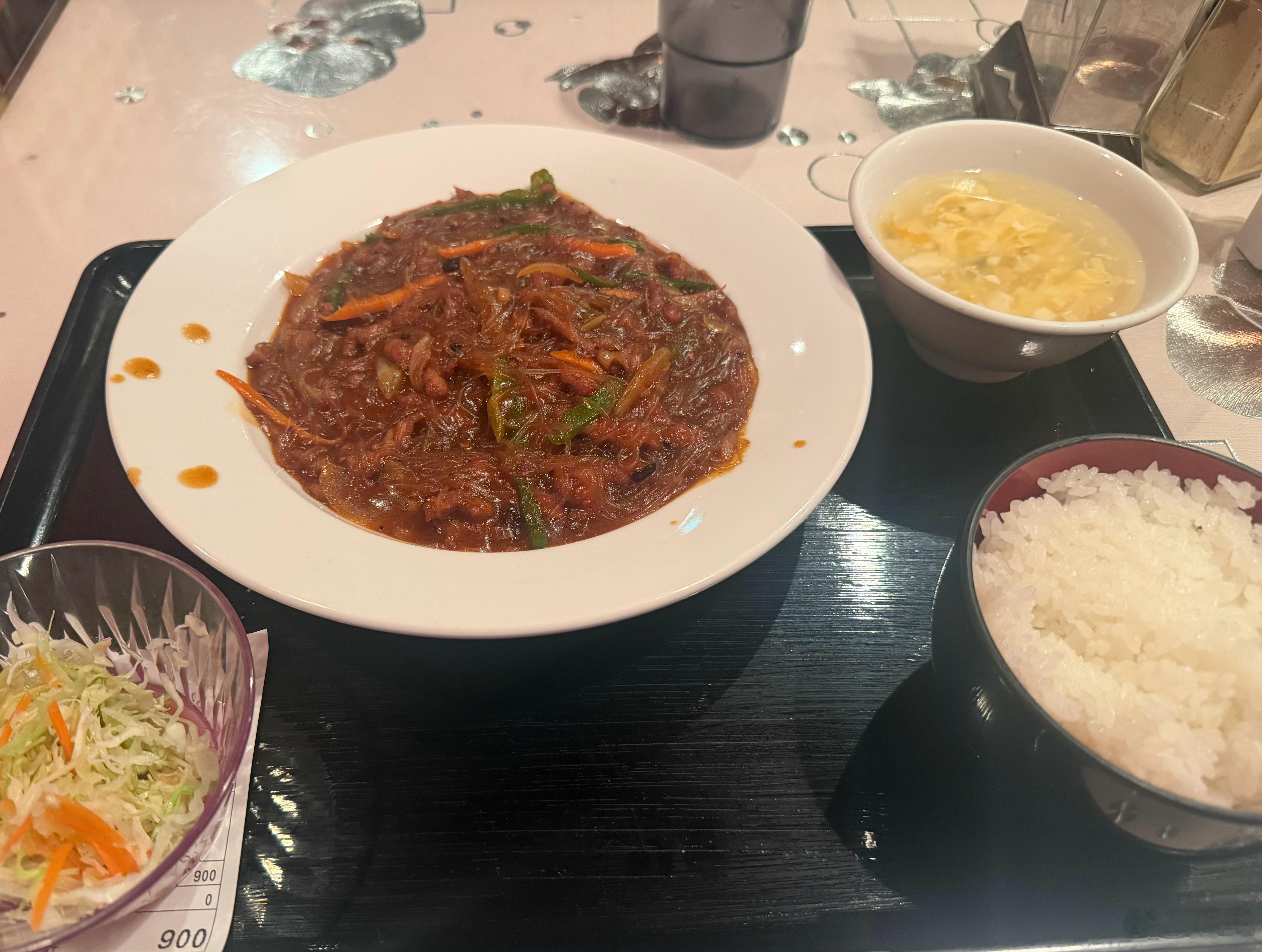 #蒋丰走读日本#（6）今天午餐，又是在东京街头一家中国料理店解决的。店名很有些旧式中国餐馆的味道——