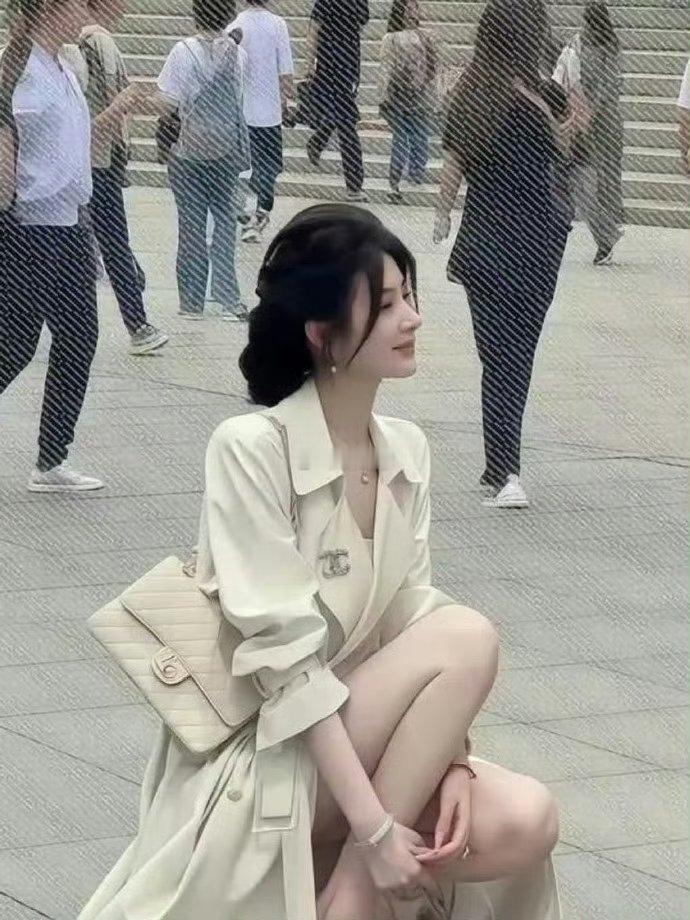 这颜值，普通人里算是顶流了吧！