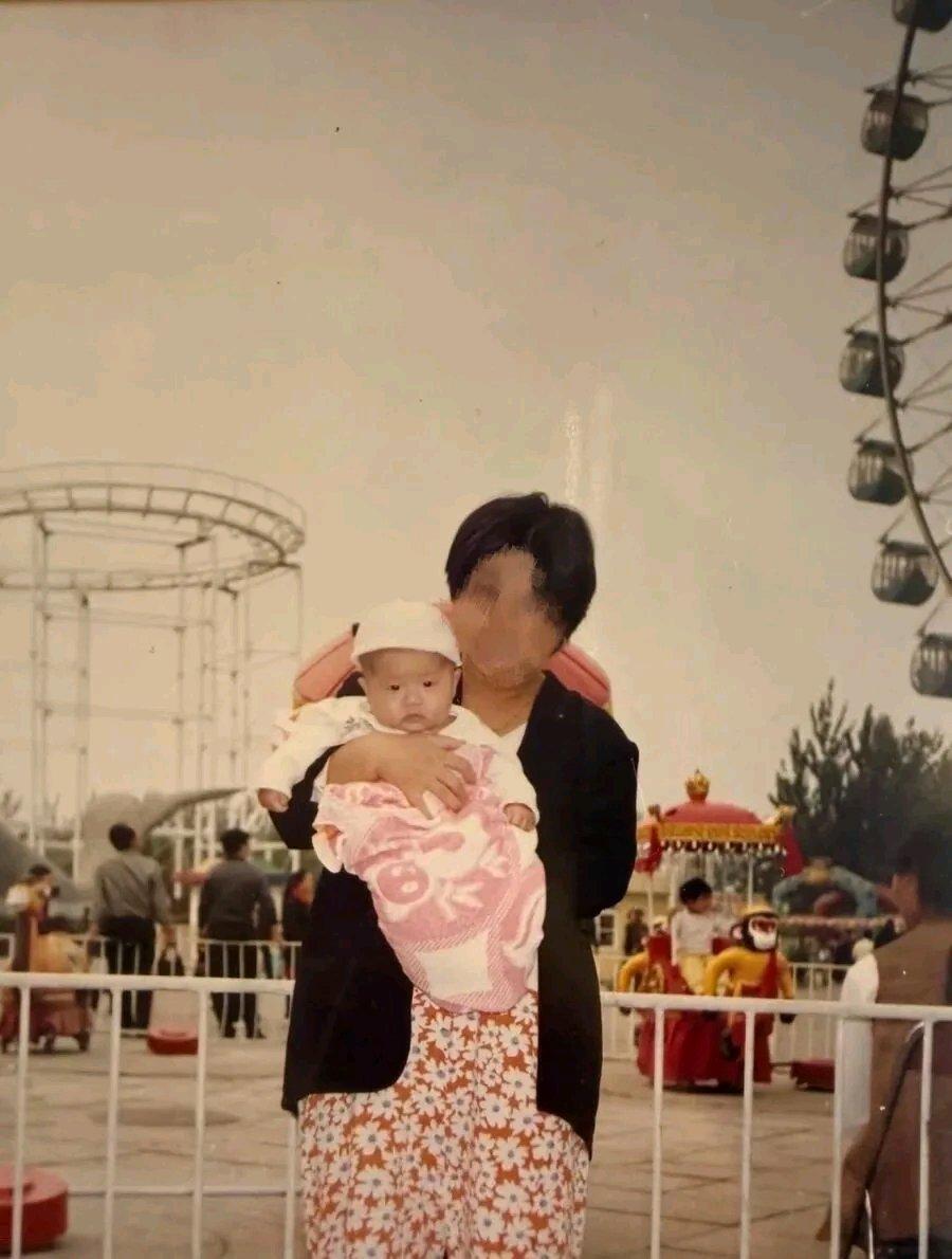 刷到这个新闻的时候，半天没缓过神。北京29岁的魏女士为了救确诊急性白血病的妈妈