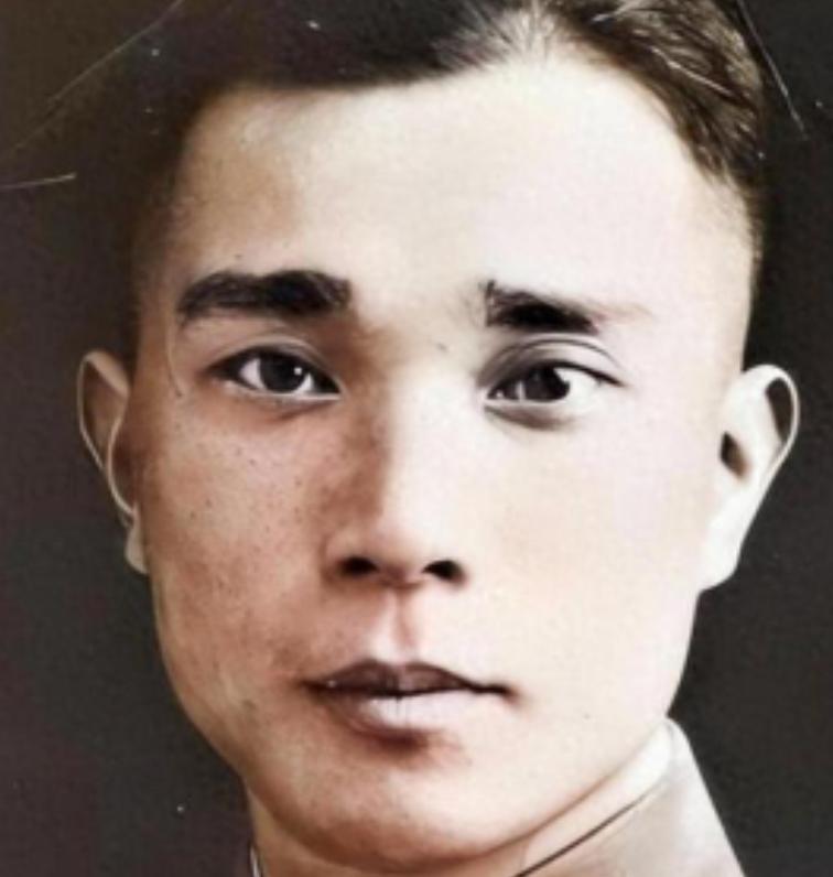 1949年，手握三十万大军命脉的黄埔一期生李默庵，捏着保密局的绝密名单，反手挖了