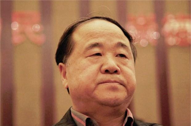 诗人赵丽华对质疑者诘问：“我们对莫言作品读了多少？比瑞典人多吗？我们对作品中的时