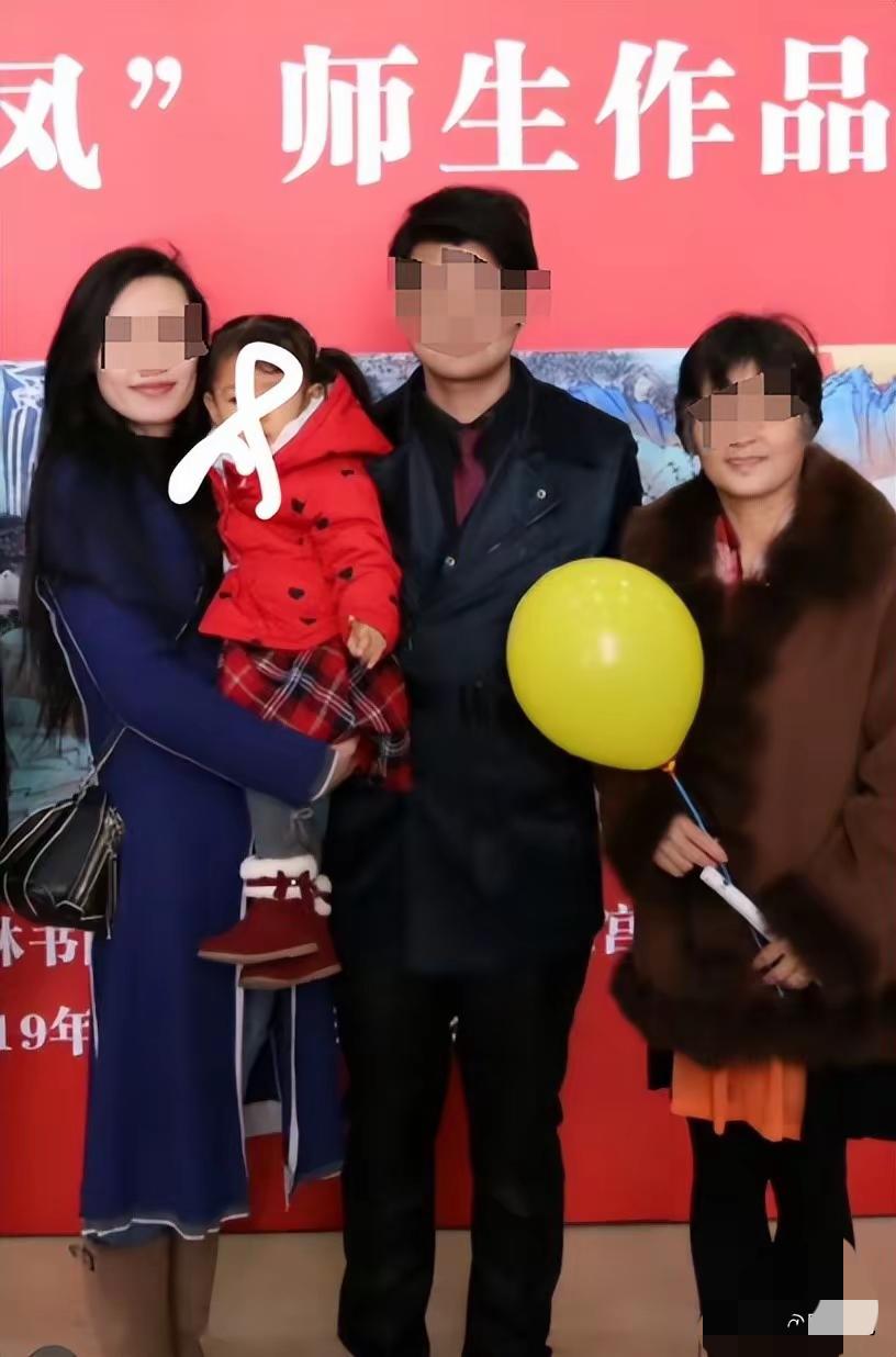 男子曝光行车记录仪，妻子出轨孩子学7年国画老师，聊天内容炸裂。七年国画课，藏