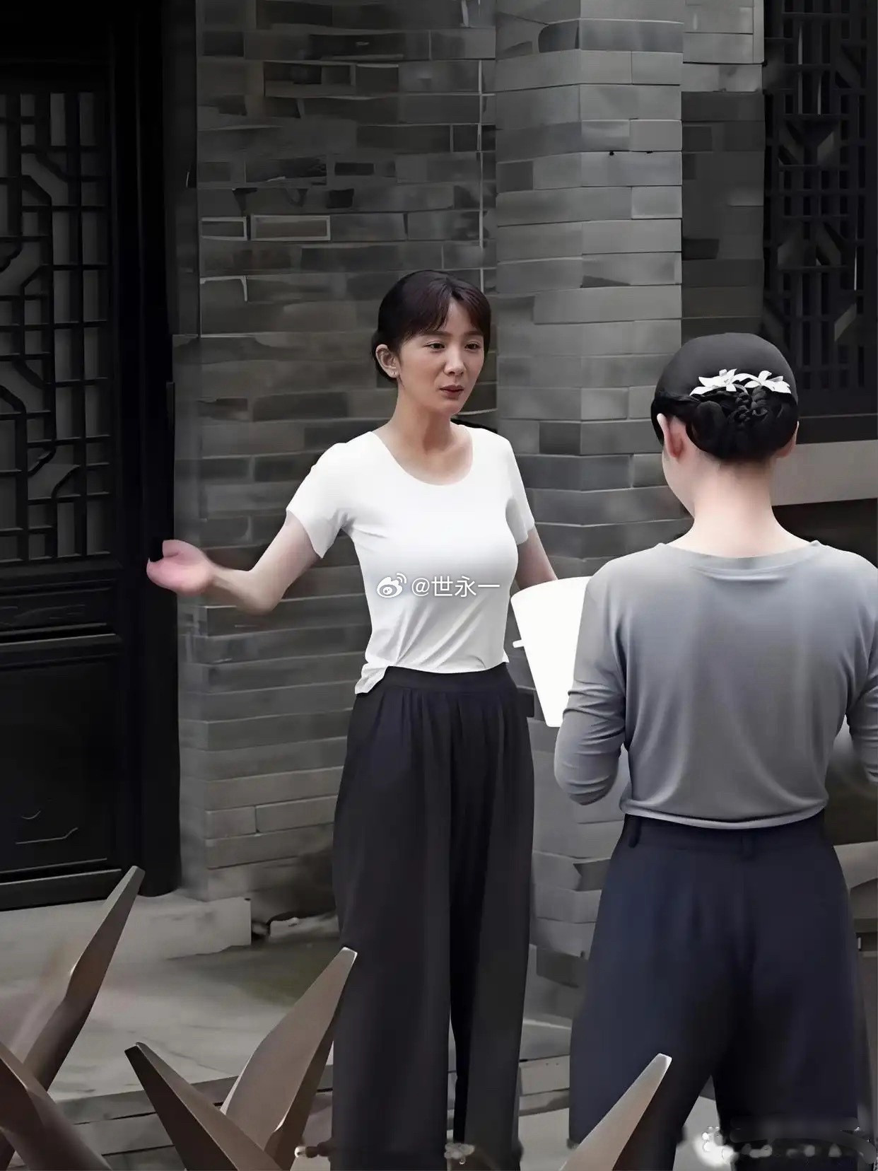 她一定很累吧？负担好重