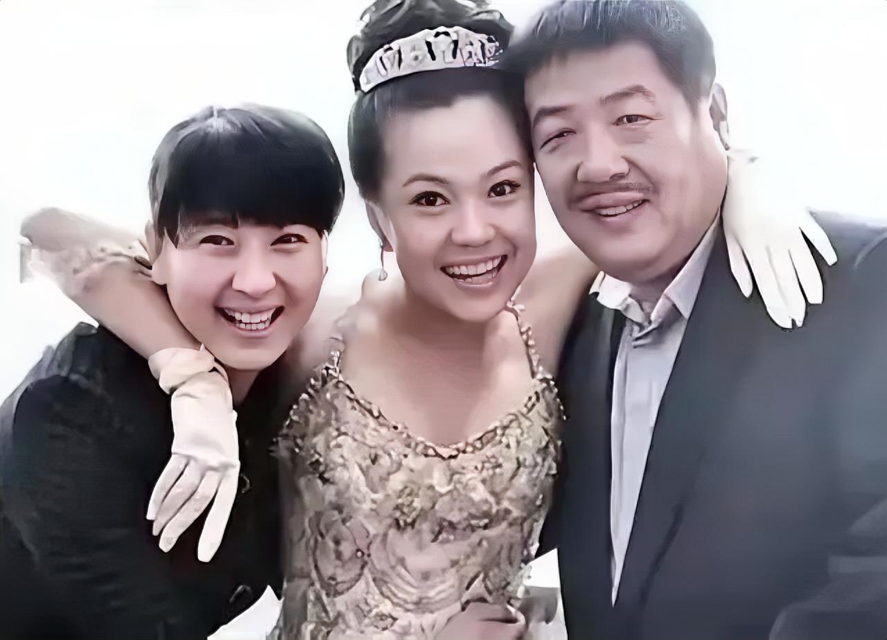 不查不知道，原来闫某晶的女儿林傲雪，和儿子林某霏，虽然同父不同母，但是他们姐弟