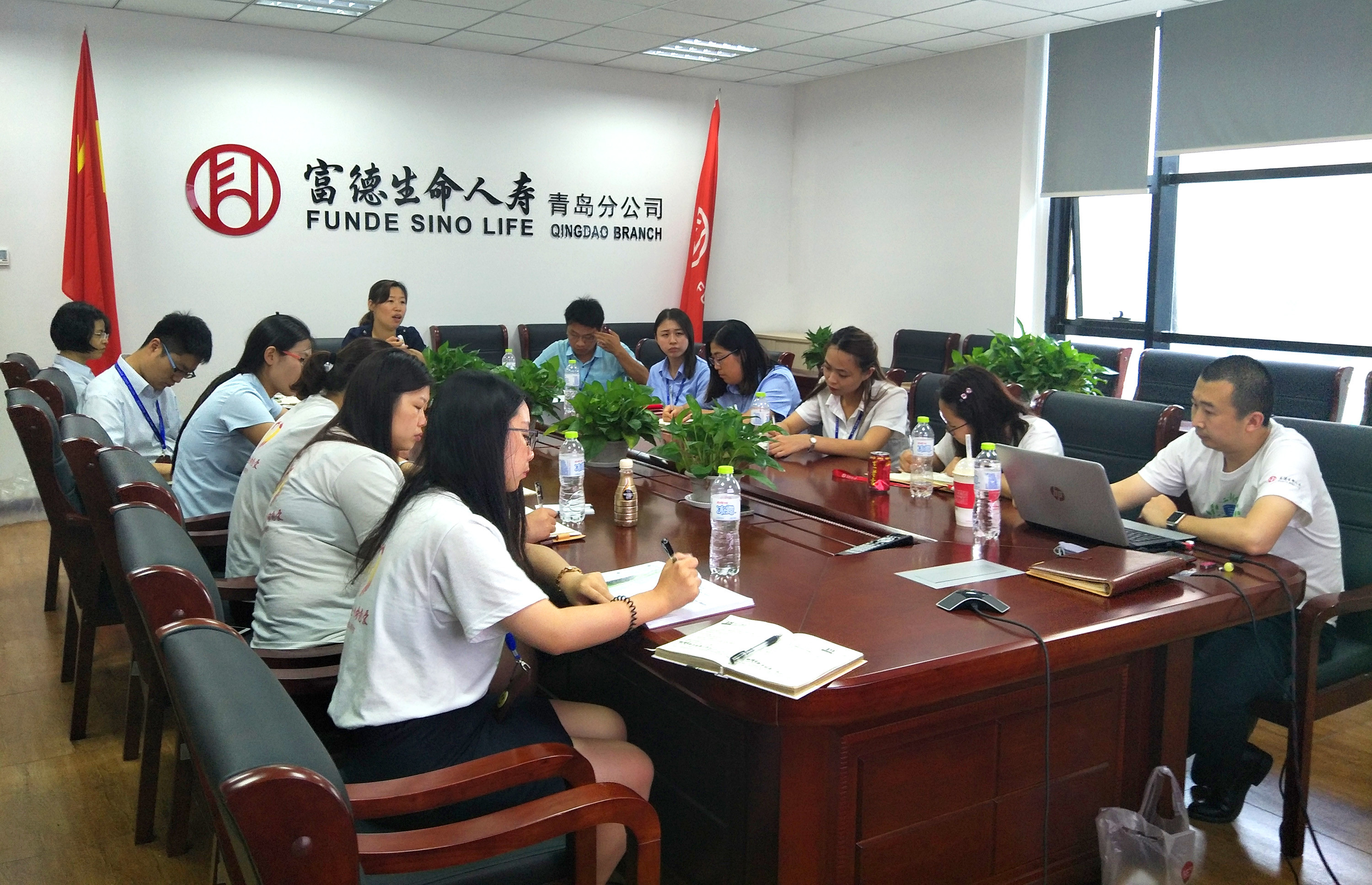富德生命人寿青岛分公司召开2017年中会暨客服节启动会
