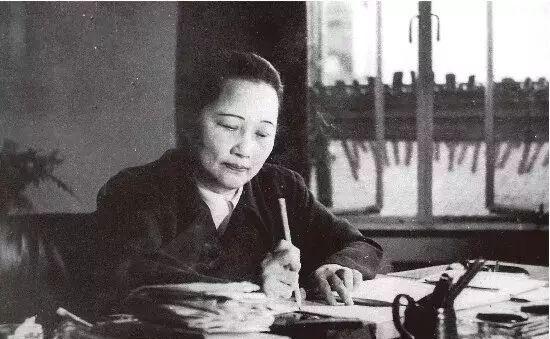 新中国十位伟大女性一览：1949年，对这十位女性并不是同一个起点。宋庆龄