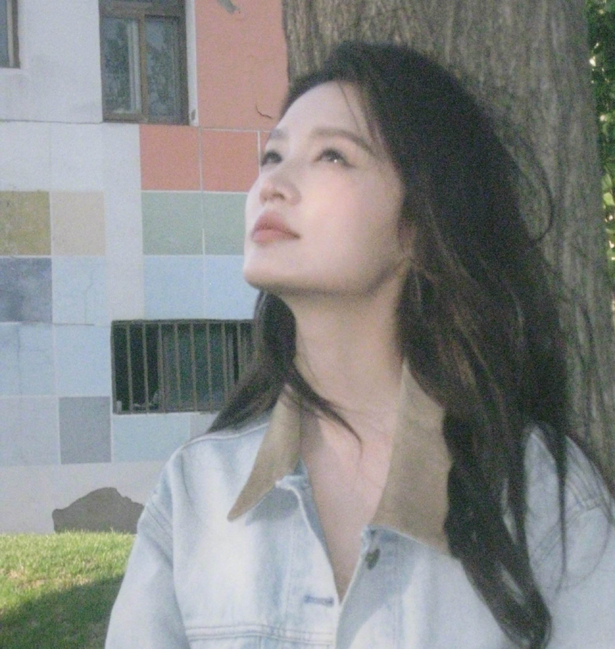 李沁杨雨竹李沁入夏照掉落入夏照完全自带初夏温柔氛围感，气质干净又灵动一颦一笑都