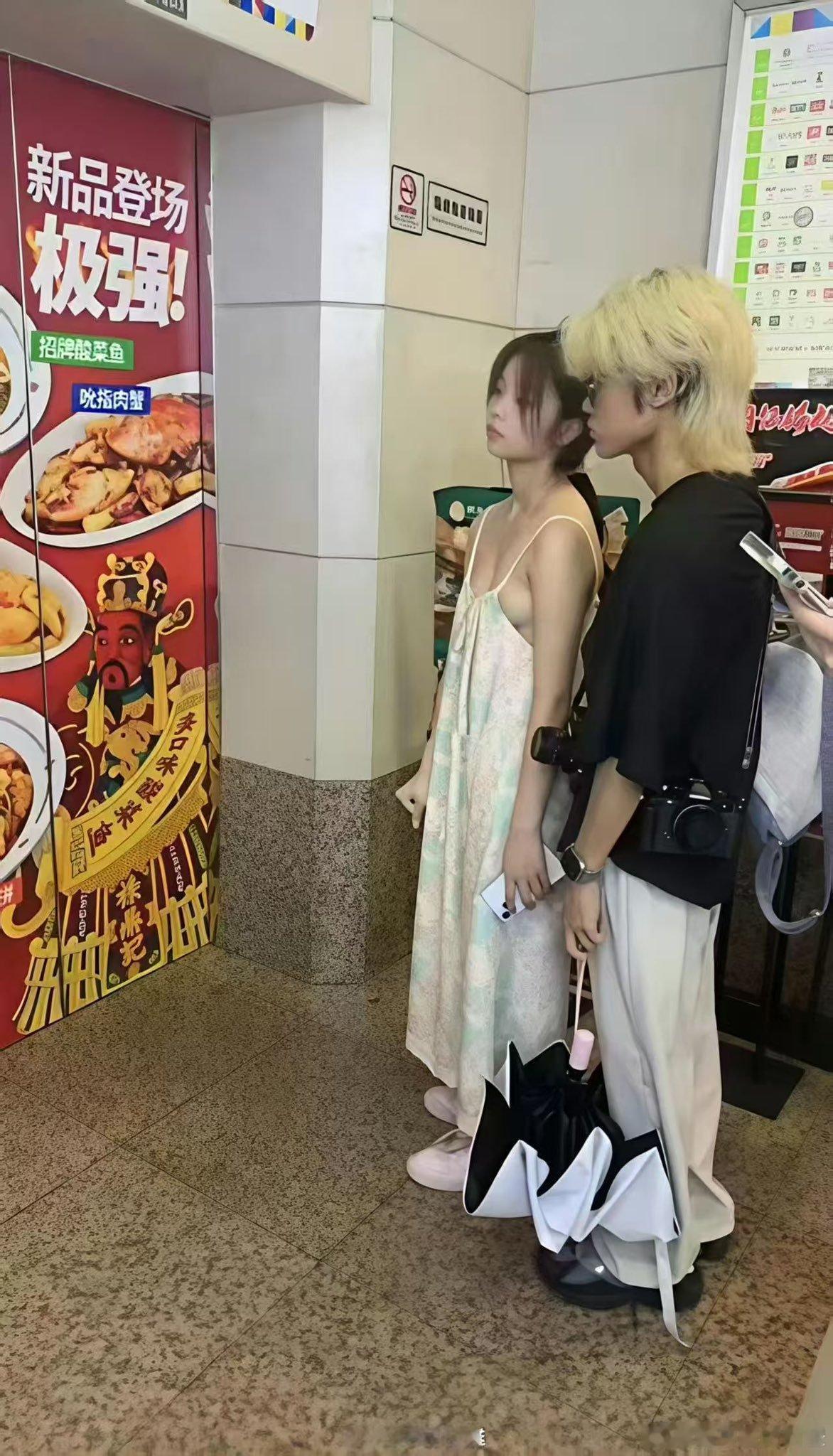 为什么那些黄毛身边总不缺女孩子围着转？反而是普通人想认识个女生都难。