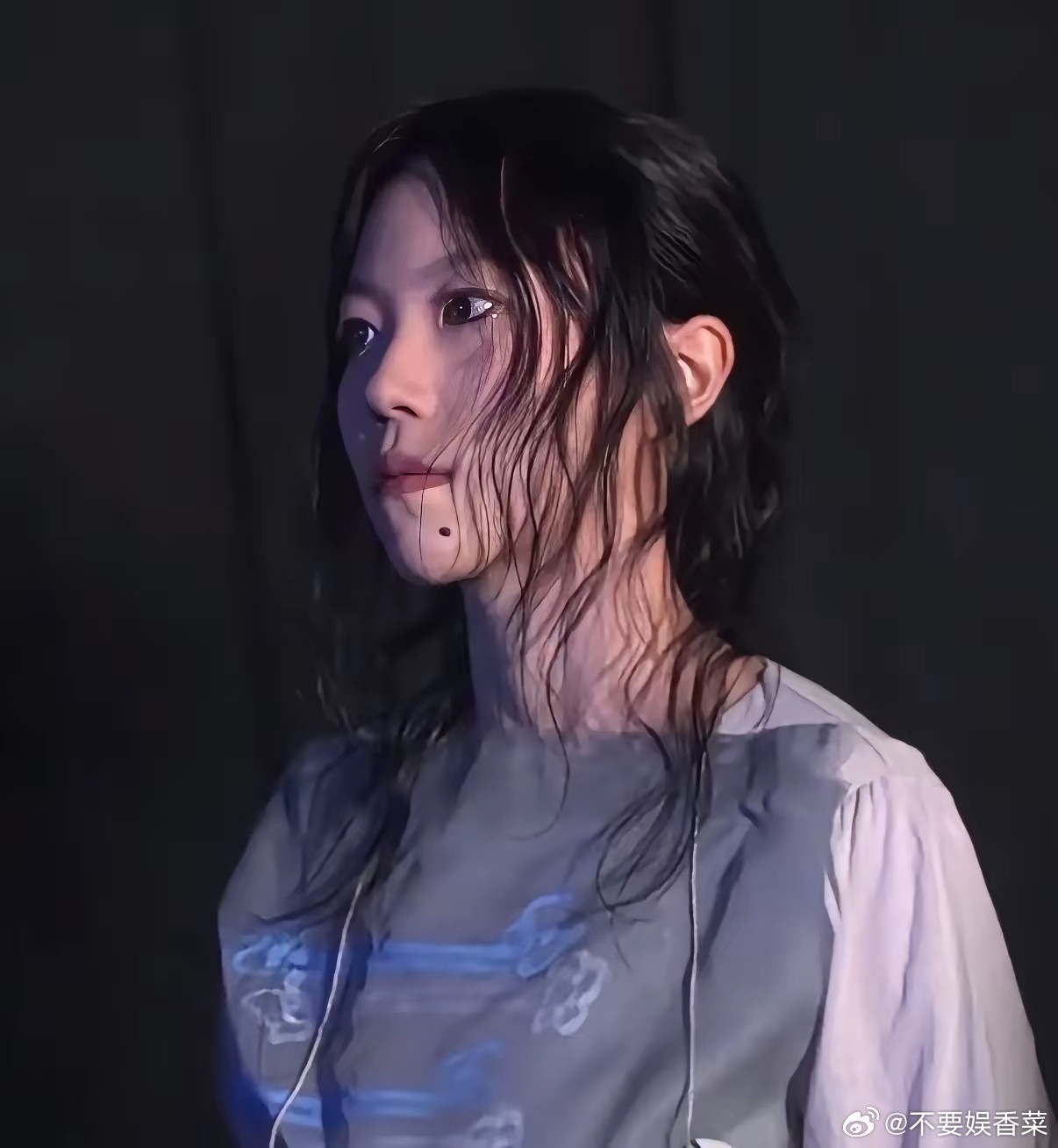 窦靖童感觉不太适合去娱乐圈发展，主要是她从小衣食无忧，未来有保障，作为一个人一点表达的欲望也没有，其