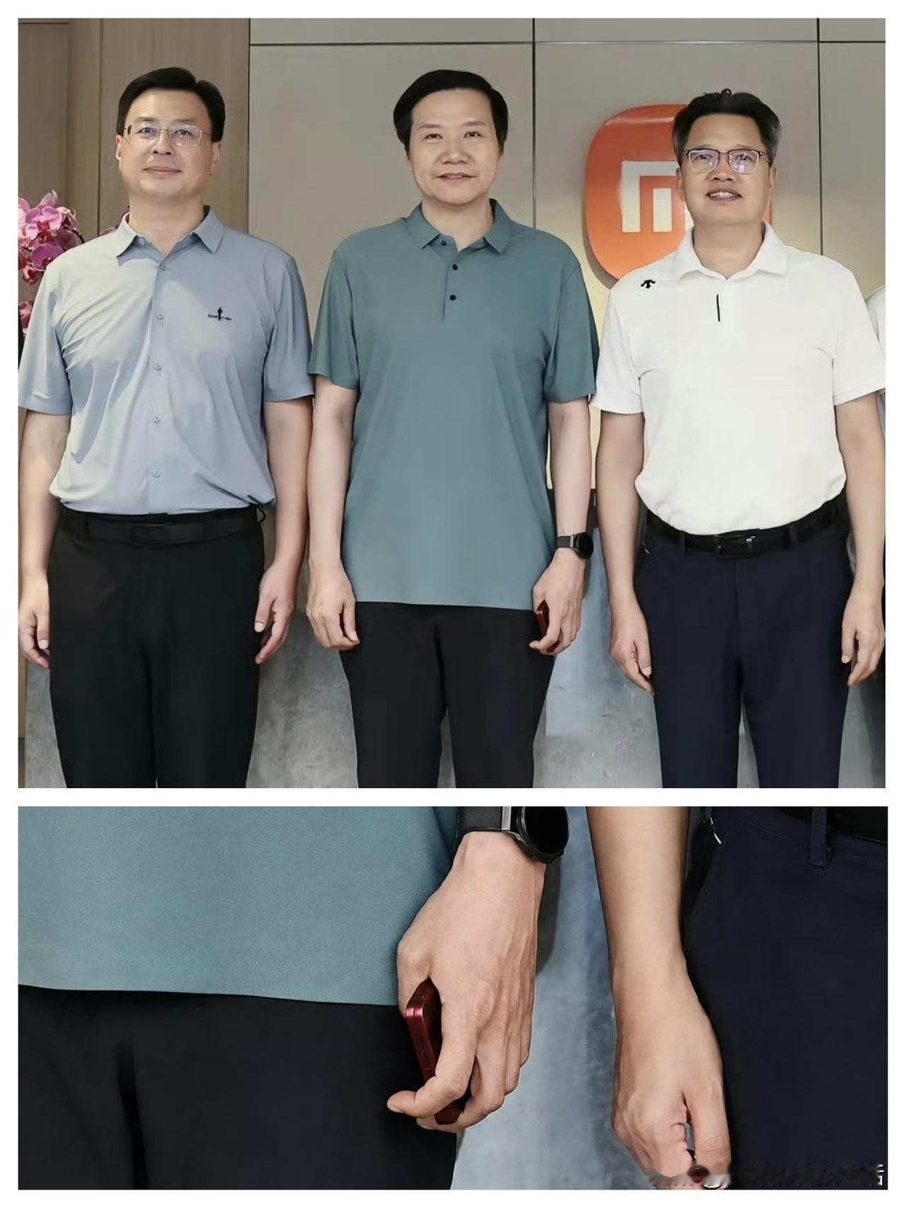 雷军一张合照，把小米藏了半年的新机提前"官宣"了。据爆料，他手里握着一台红色折叠