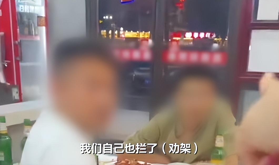 最近江西南昌那起“男子摸头”事件，看了真的让人火大！俩女生凌晨在餐馆吃夜