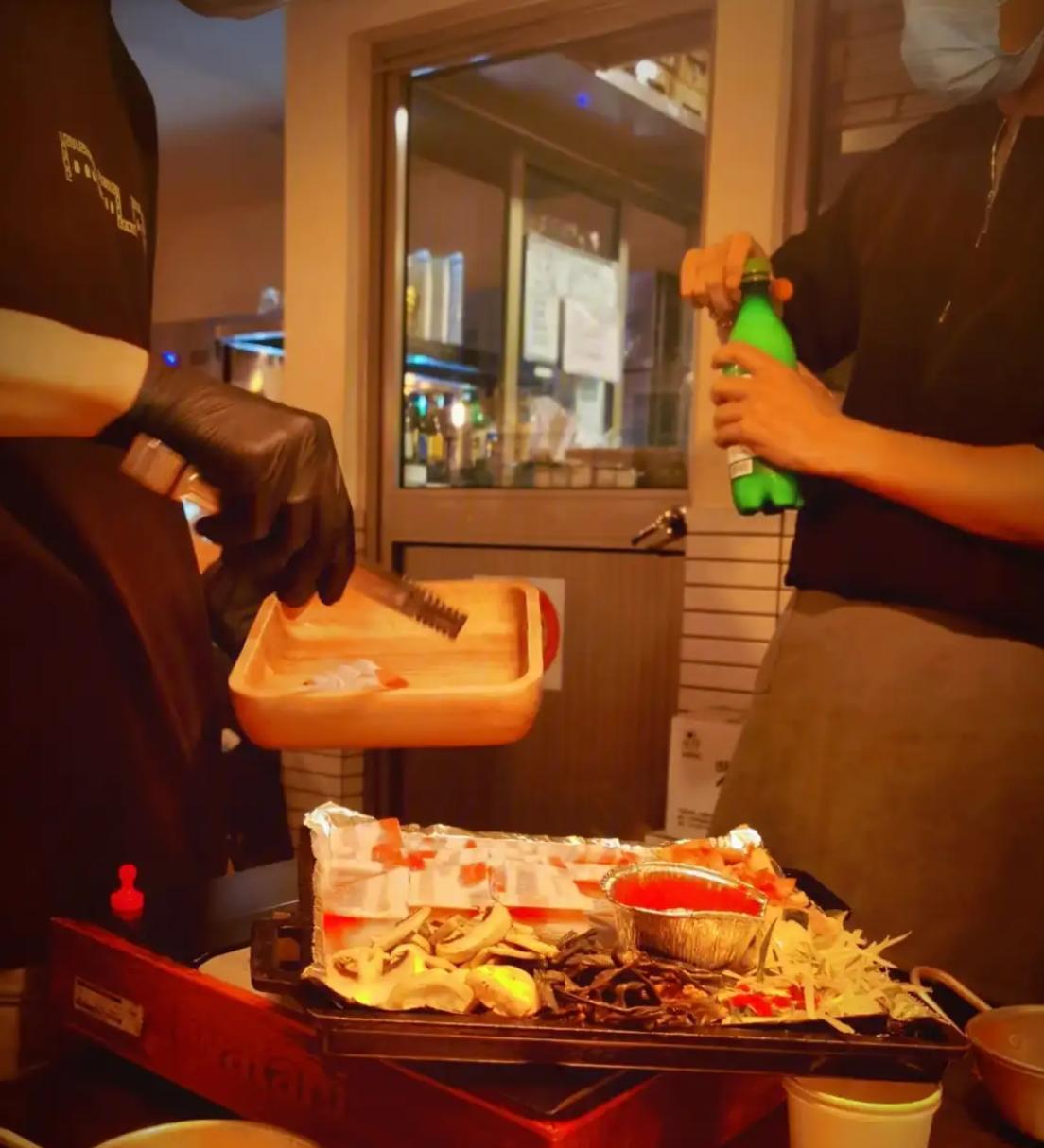 “花钱找自卑？”上海女子去高档餐厅吃饭，进店就被告知：不能自带酒水、不能打包、不