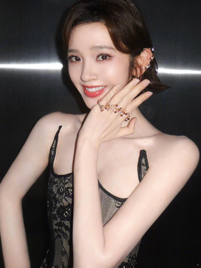 唐艺昕直播被叫妈妈这段直播名场面真的百看不厌！粉丝突发奇想的暖心提问，让唐艺昕短