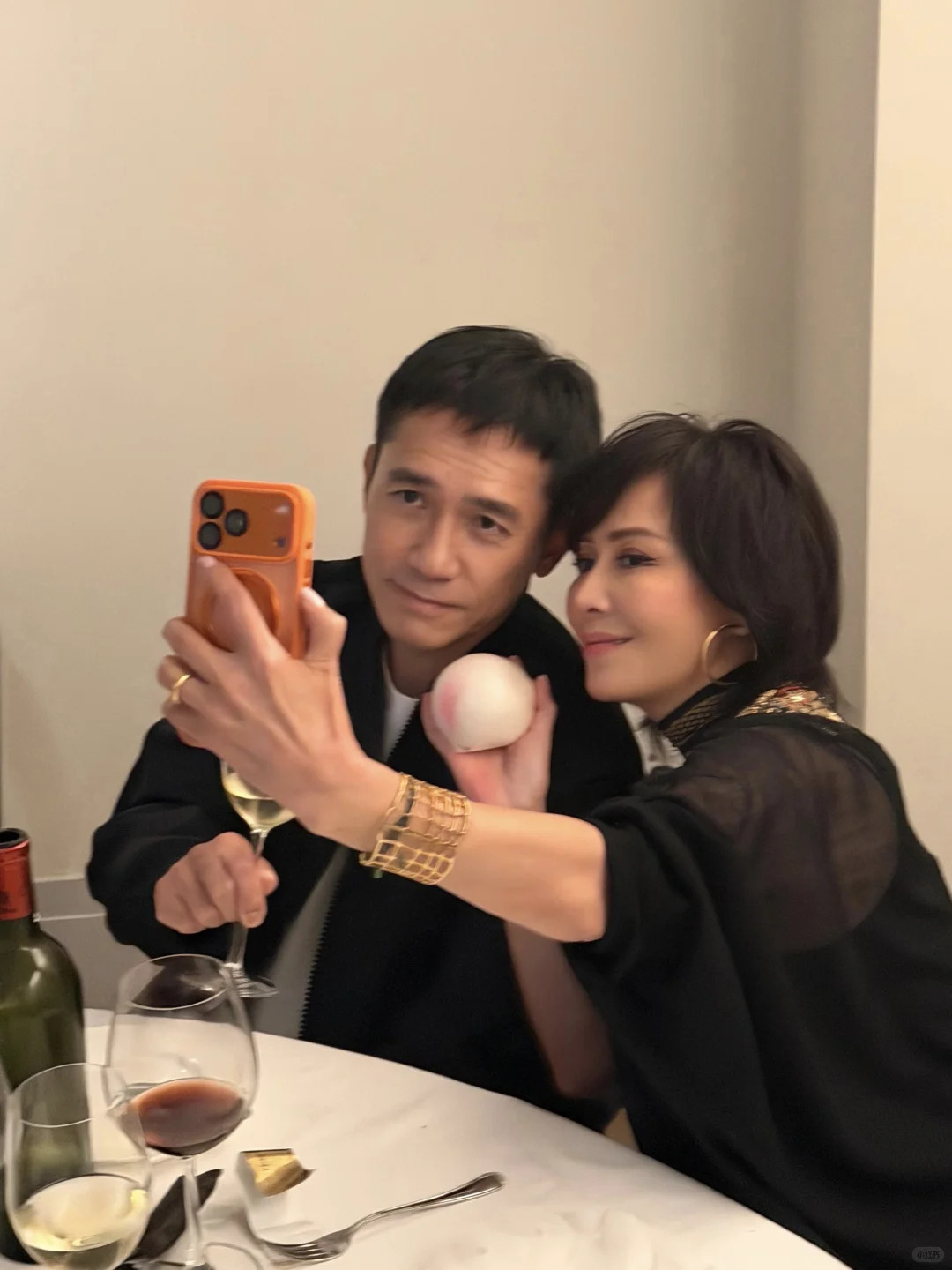 梁朝伟提前为刘嘉玲庆祝60岁生日