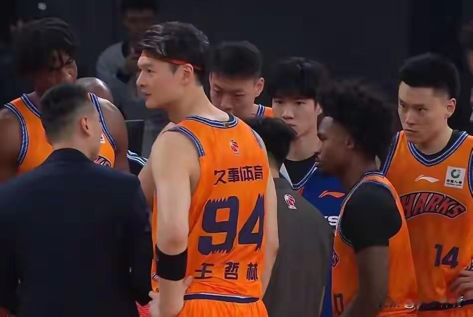 打个锤子！上海95-85胜吉林，看看球员数据，谁才是赢球的最大功臣:1、王哲