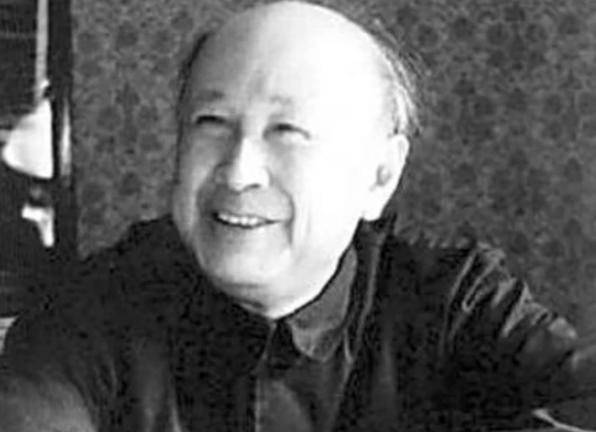 2002年后，98岁的钱学森似乎变了个人，沉默寡言，家人心疼又着急，以为他也逃不