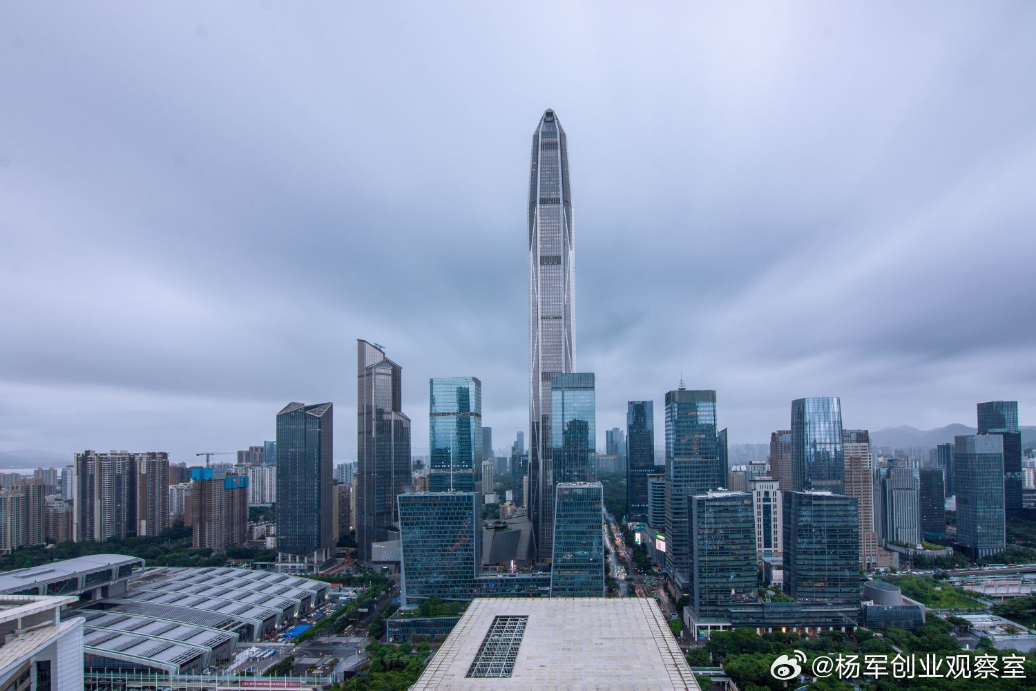 创业者以为路演就是演讲，讲得口干舌燥，投资人却毫无兴趣。路演是一门说服的艺术。路