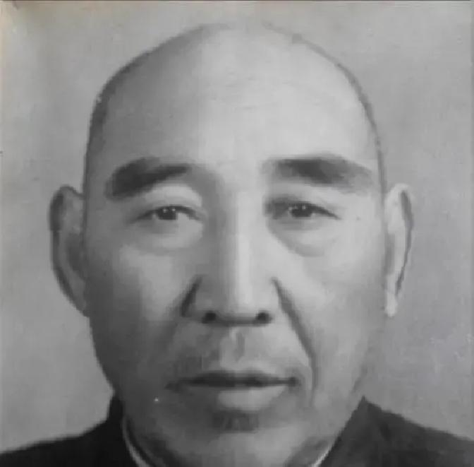 1936柏林，中国棍术一招KO拳击巨人寇运兴身高1米7，对手1米9，体重差