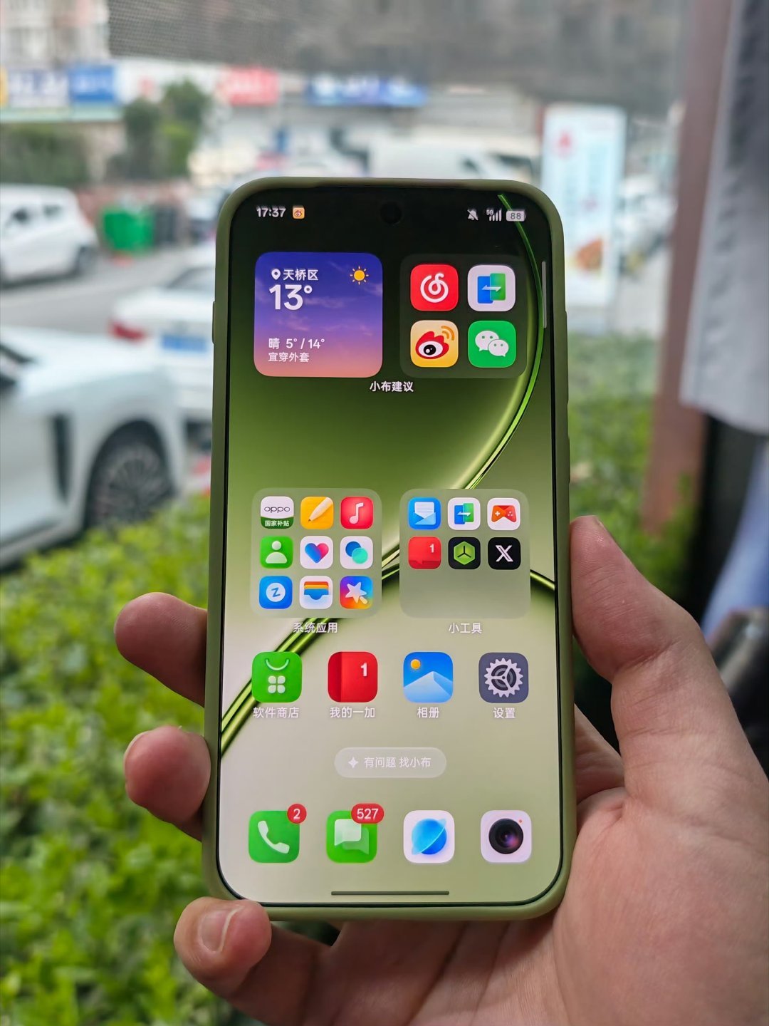 一加15T针机外观小而美，边框真窄！影像方面，李杰爆料：3.5倍潜望长焦镜头，