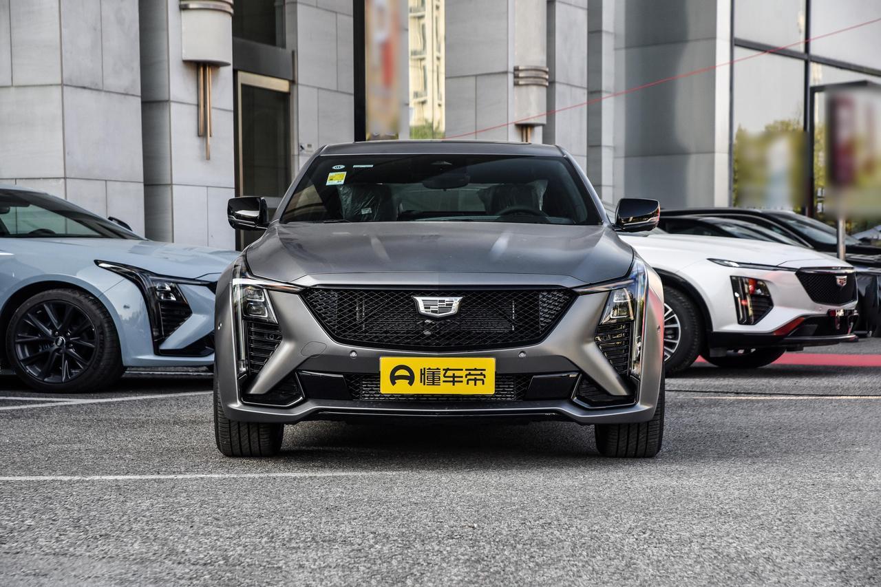 销量一跌再跌！凯迪拉克CT5为何大降价还没人要了？最近看车圈，最让人费解的就是