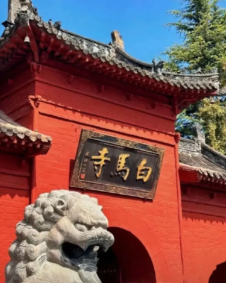 我就纳闷了，同为河南省的两座寺庙，少林寺风光无限，而白马寺则低调了很多。论资历