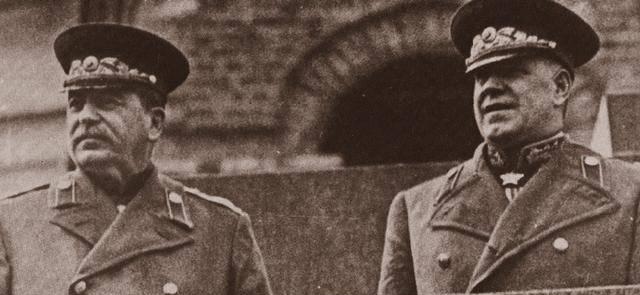 1941年，斯大林朱可夫吵爆发了剧烈的争吵，而就在两人“对战”正酣之际，斯大林的