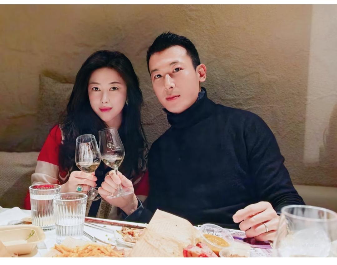 朱珠，头发扎起来是不是更精神。