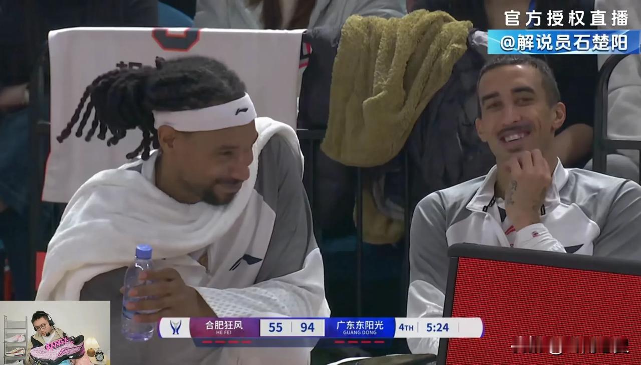 萨林杰加盟CBA的第8季，终于品尝到了快乐篮球的滋味。老球骨毕竟是老球骨，萨林