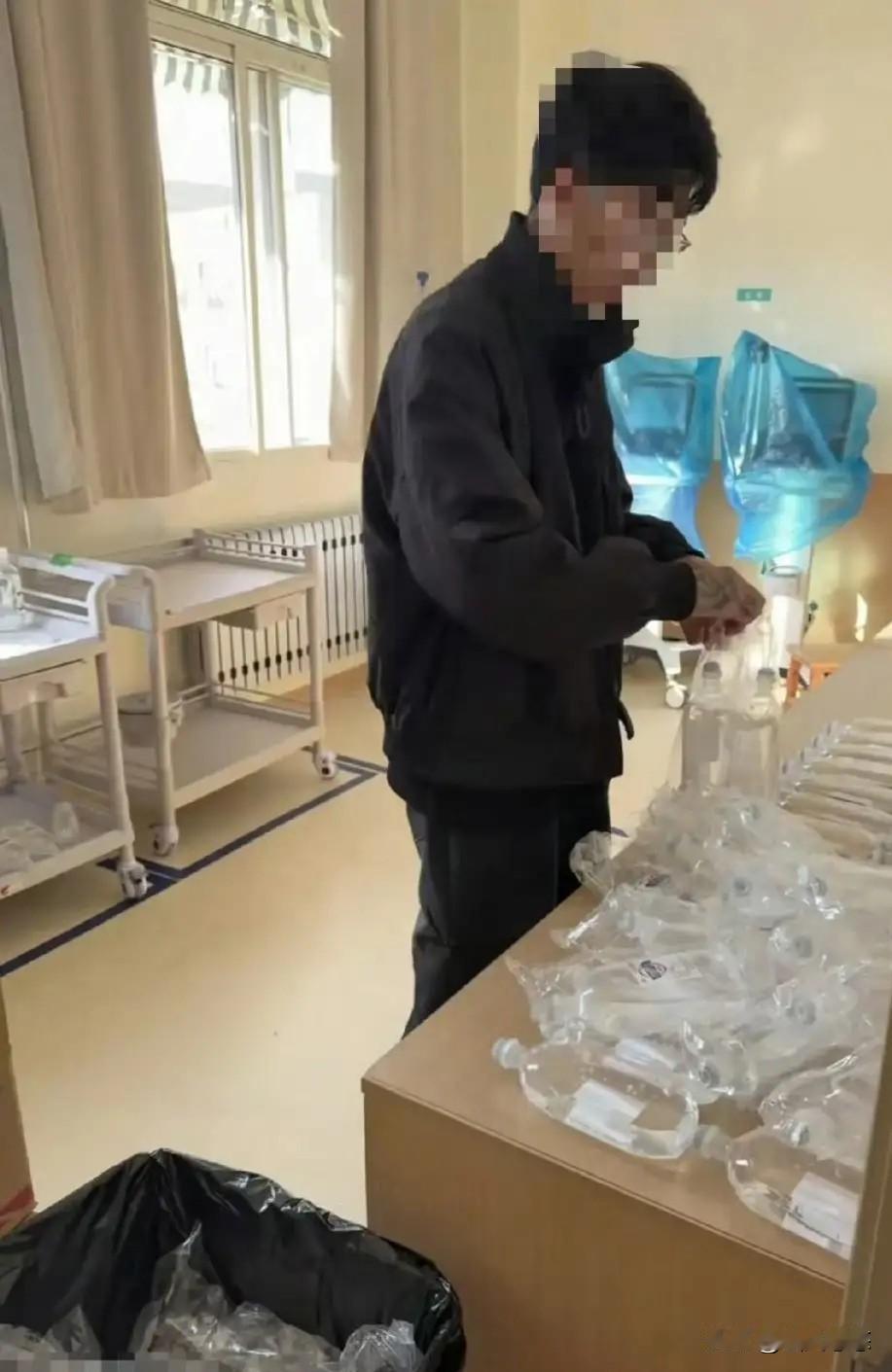 媒体报道，青岛圣德脑血管病医院的一名女护士在网上秀恩爱，晒出男友陪自己值夜班的视