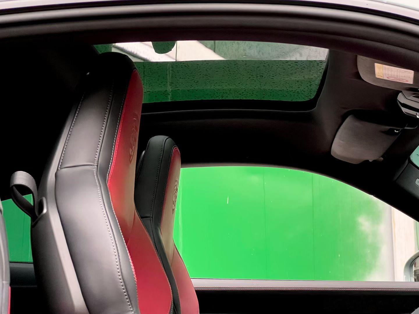 绝美配色，特定暗影绿，保时捷992.2，25年上牌，仅仅3188公里，准新车