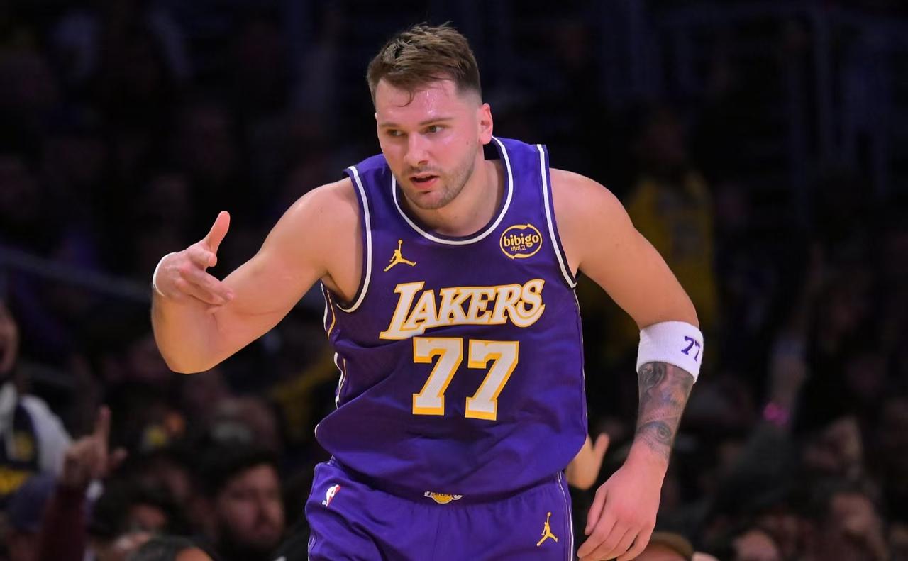 统治者东契奇大杀四方。湖人拒绝翻车143:135力克爵士，给隔壁火箭打了个样。