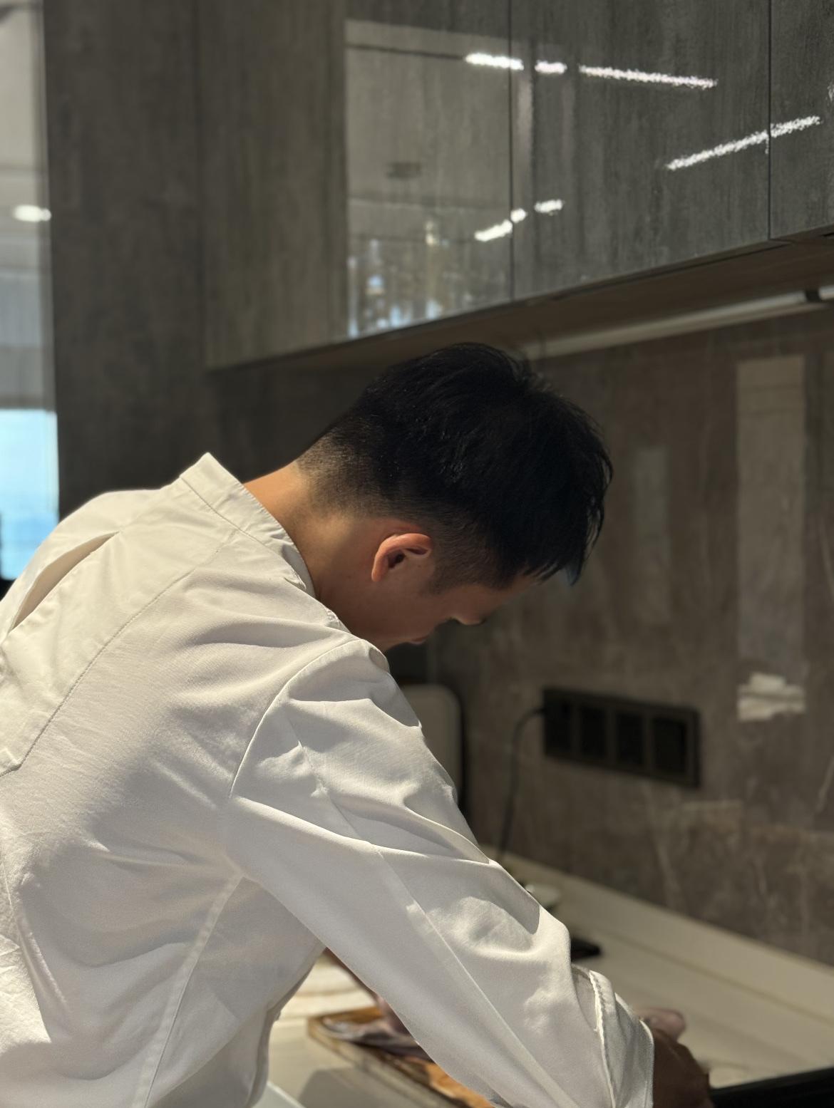 上门丈夫想回老家过年，被妻子当场拒绝！他没争辩一句，转身就去厨房收拾卫生