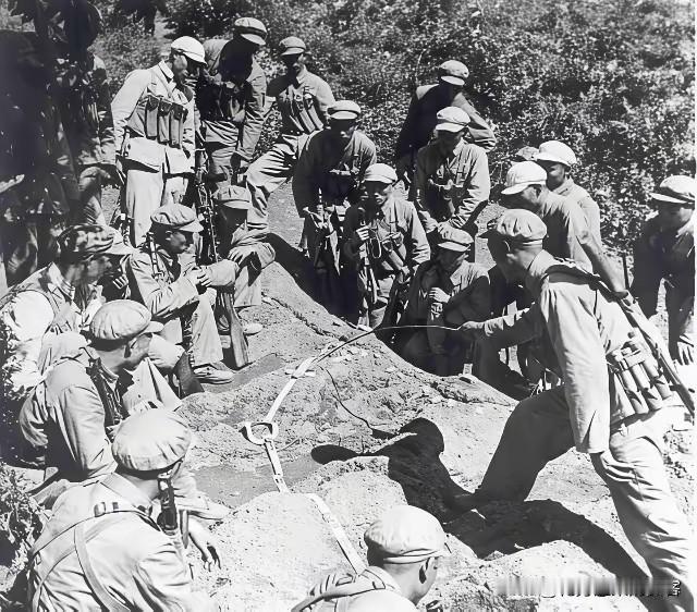 1951年朝鲜战场最心酸一战：战士断粮三天，看着美军篝火盛宴含泪冲锋195